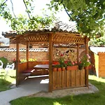 Πανσιόν Tsenovi 4*